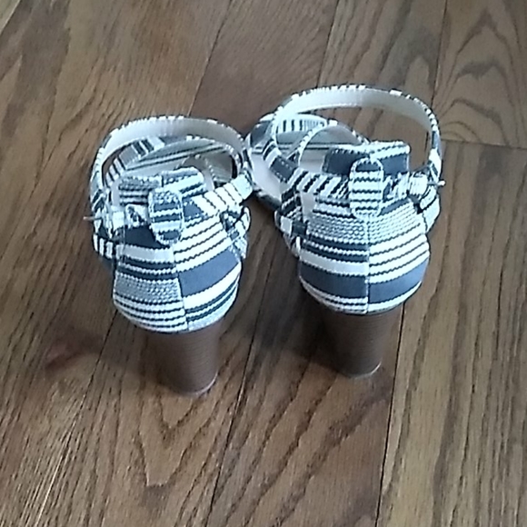 Kelly & Katie wedge sandals (sz 7) - Picture 4 of 6